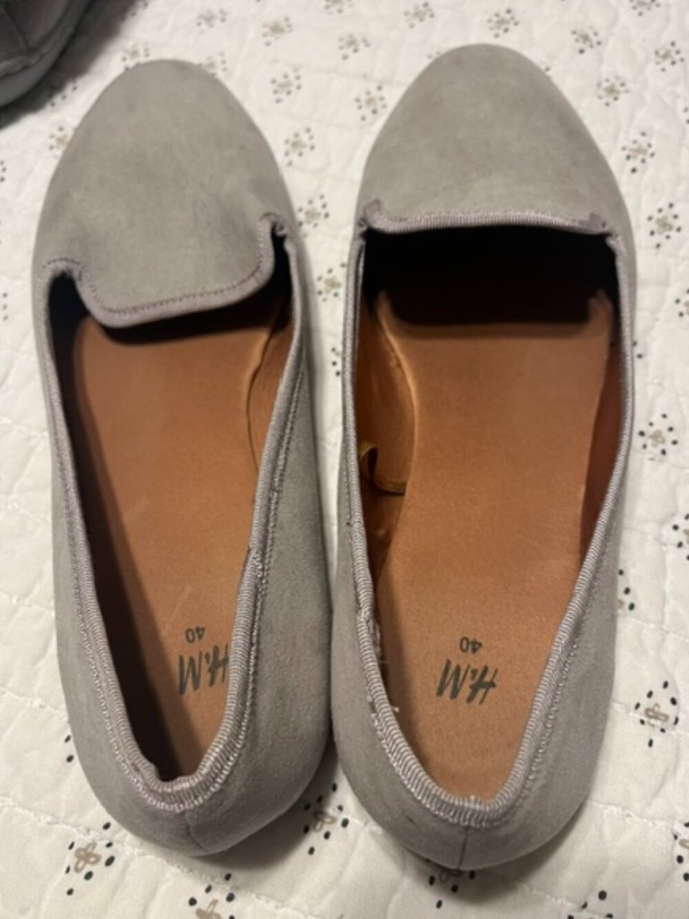 Ladies H&M Beige Flats Size 10M